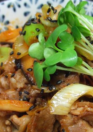 コク旨　豚キムチ丼ぶり味噌バージョン-レシピのメイン写真