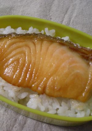 お弁当にぴったり！塩鮭の照り焼き-レシピのメイン写真