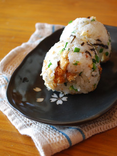 焼き油揚げと塩昆布のおにぎり-レシピのメイン写真