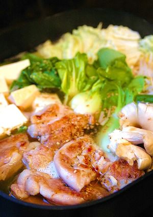 焼き鶏の中華風パイタンスープ鍋-レシピのメイン写真