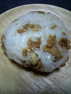 簡単!☆鶏そぼろおにぎり☆-レシピのメイン写真