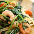 カラフルほうれん草エビトマトパスタ