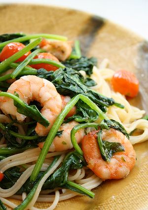 カラフルほうれん草エビトマトパスタ-レシピのメイン写真