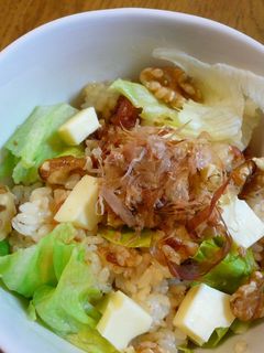 コク旨!チーズと梅鰹とクルミの混ぜご飯-レシピのメイン写真