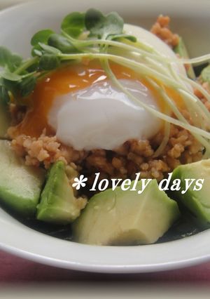 簡単!エスニック風★鶏そぼろ丼-レシピのメイン写真