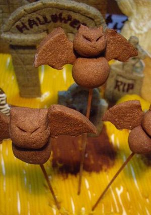 ハロウィンケーキにコウモリクッキーピック-レシピのメイン写真