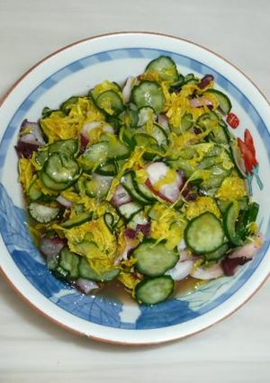 タコとキュウリと食用菊の酢の物-レシピのメイン写真
