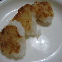 รูปของ 離乳食★味噌マヨの手づかみ焼きおにぎり