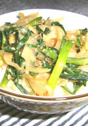 ピリ辛★うまい♪ニラ玉丼-レシピのメイン写真