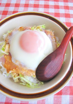 ベーコンエッグ＆キャベツのっけ丼♪-レシピのメイン写真