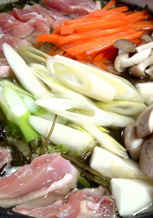 キャベツたっぷり♪鶏と野菜＆くずきり鍋-レシピのメイン写真