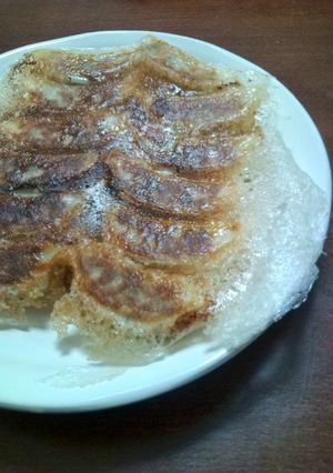 冷凍餃子で、パリパリ羽根がぎっしり！-レシピのメイン写真