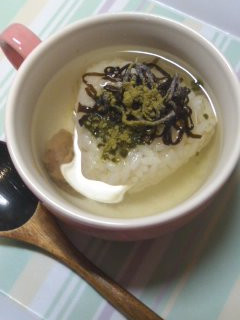 回転寿司の粉末緑茶&塩昆布deマグ茶漬け-レシピのメイン写真