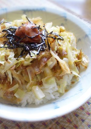 キャベツと豚肉の梅おかかのっけ丼-レシピのメイン写真