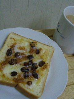 練乳とレーズンのトーストwithきなこ♫-レシピのメイン写真