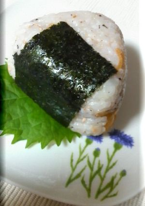 お弁当に❤コリコリたくあん梅❤おにぎり-レシピのメイン写真