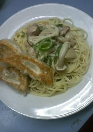 チキンとハーブときのこのクリームパスタ-レシピのメイン写真