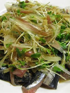 秋刀魚の胡麻ニンニク醤油サラダ-レシピのメイン写真