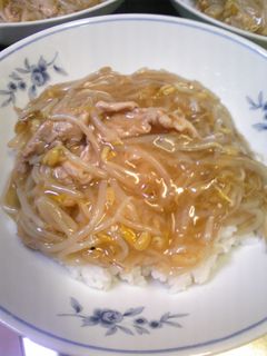 簡単♪お手軽!!豚肉とモヤシの中華丼-レシピのメイン写真