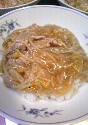 簡単♪お手軽!!豚肉とモヤシの中華丼-レシピのメイン写真