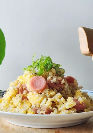 身近な食材だけで魚肉ソーセージ炒飯レンジ-レシピのメイン写真