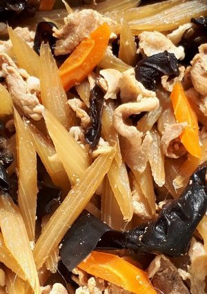 夏バテ解消☆豚肉とキクラゲとふきの煮物-レシピのメイン写真