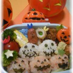 รูปของ キャラ弁★ハロウィンな一口おにぎり♬