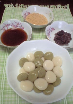 豆腐が入ったらふんわり♪【2色だんご】-レシピのメイン写真