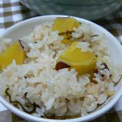 รูปของ 塩昆布入りさつま芋ご飯