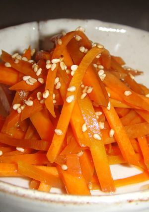 レンジで簡単！麺つゆで人参胡麻和え-レシピのメイン写真