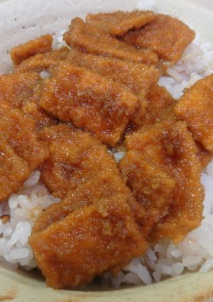 駄菓子でつくる「偽ソースカツ丼」-レシピのメイン写真