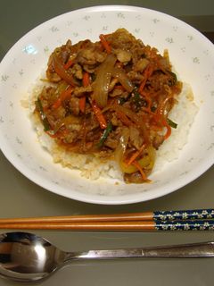野菜たっぷり!豚肉と野菜の甘辛炒め丼-レシピのメイン写真