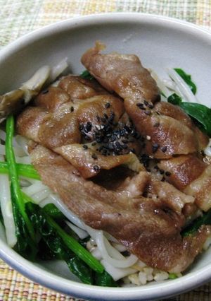 ほうれん草とマイタケの豚丼-レシピのメイン写真