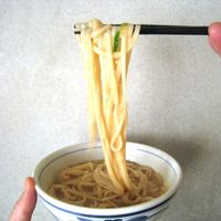 基本からアレンジまで！思わずつくりたくなる「炒飯 うどん」のレシピ