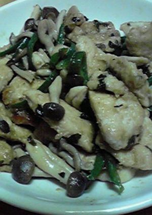 鳥ムネとしめじの大葉にんにく醤油炒め♪-レシピのメイン写真