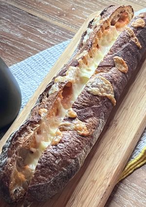 簡単お店の味！とろ〜り明太子チーズフランス-レシピのメイン写真