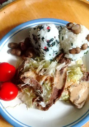 炊飯器でおにぎり、牛しゃぶ温サラダ、むかご蒸し-レシピのメイン写真