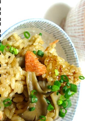 簡単におこげまで楽しめる鮭と舞茸ご飯♪-レシピのメイン写真