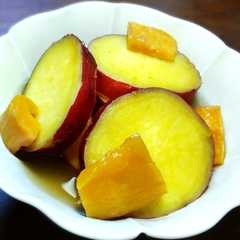 A picture of さつまいもとドライマハチャノックマンゴーの塩煮.