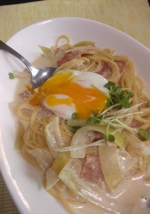 温泉たまごdeカルボナーラ風☆スープスパ-レシピのメイン写真