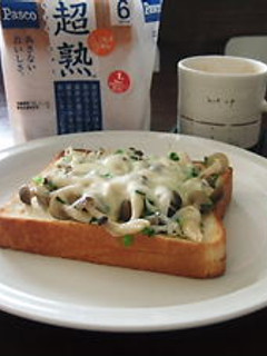きのことシラスのチーズトースト-レシピのメイン写真