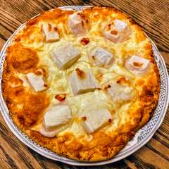 รูปของ 簡単！たらこマヨソースのもちチーズピザ！