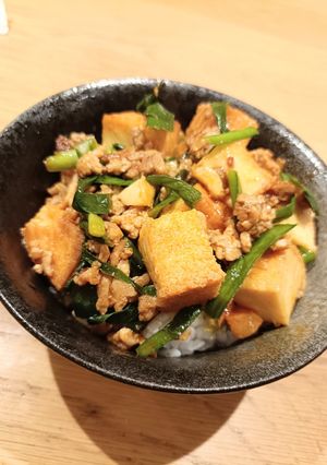 簡単！厚揚げと豚ひき肉とニラのコチュジャン炒め丼-レシピのメイン写真