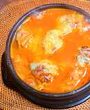 豚こま肉チーズ団子と白菜のトマトチーズ鍋