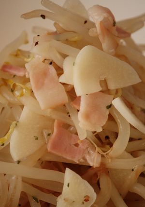 もやしとベーコンのフライパン蒸し-レシピのメイン写真