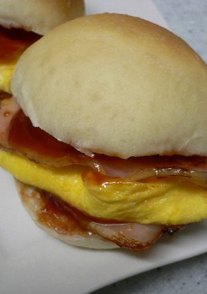 ベーコン　オムチーバーガー♪ミニ-レシピのメイン写真