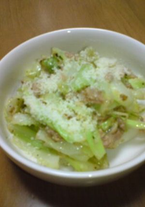 素早く1品☆キャベツとツナ缶のチーズ炒め-レシピのメイン写真