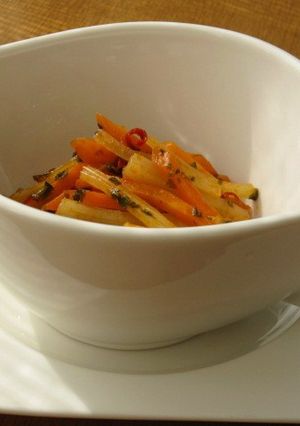 ∮人参とセロリ✰ピリ辛✰ケチャップ蒸し∮-レシピのメイン写真