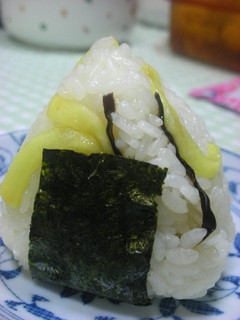 たくあんと塩昆布でおにぎり-レシピのメイン写真