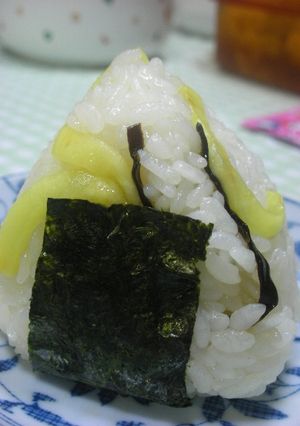 たくあんと塩昆布でおにぎり-レシピのメイン写真